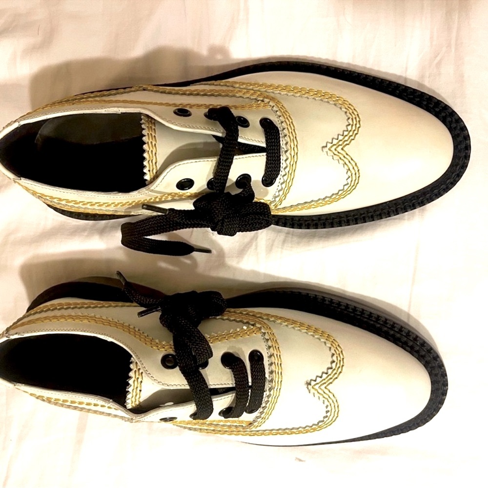 Burberry Stylish leather Cream and Black Women’s Shoes
NWOT - Picture 2 of 14